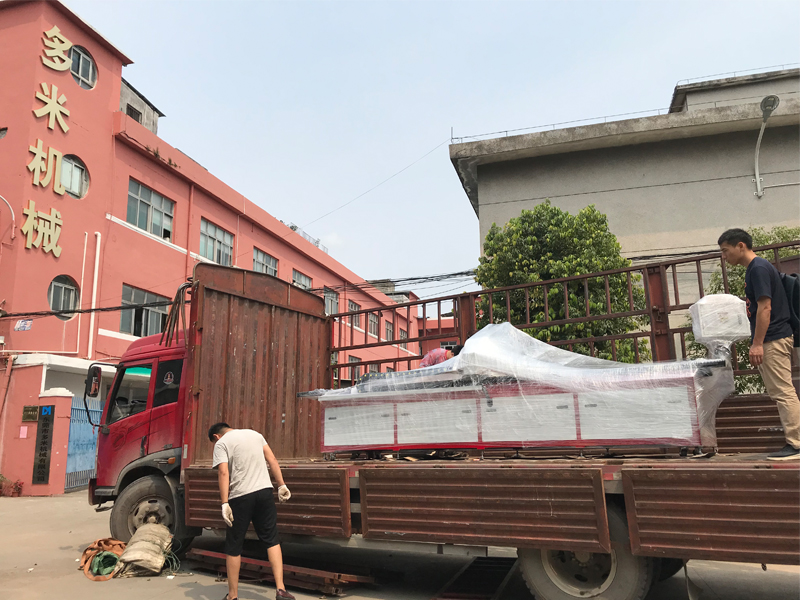 家具方管熱熔機(jī)床，專車發(fā)往山海