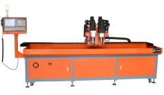 熱熔數(shù)控鉆孔機(jī)換刀按復(fù)位鍵，刀卡住了，不手